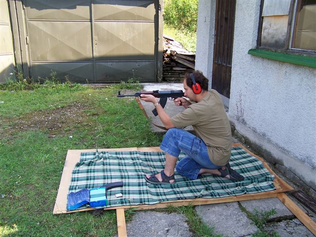 Ešte_som_nezabudol_ako_sa_to_drží.jpg